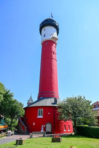 Reise - Wangerooge 2024 am 20.07.2024 Der denkmalgeschützte Alte Leuchtturm auf der Nordseeinsel. Foto: osnapix