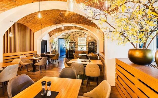 Jižní Morava (nejen) pro vinaře: Hotel Mariel *** v centru Znojma se snídaněmi a degustací 12 vzorků vín