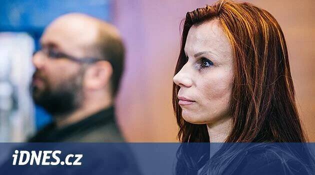 Zapalme v sobě Palacha, vyzvala kandidátka hnutí Stačilo! Petra Rédová. A vyvolala tím pobouření