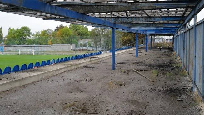 Tribuna na kladenském SK jde k zemi, po ní i ikonický lesní hotel La Park