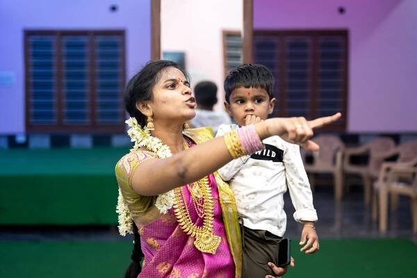 Pon Prabakaran - Candid, Documentary Wedding Photographer, Chennai - Muhurthakaal | Vinoth & Ranjitha
