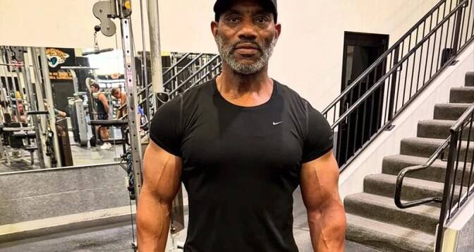 Dexter Jackson se chce dostat do formy, inspirací je mu Kevin Levrone