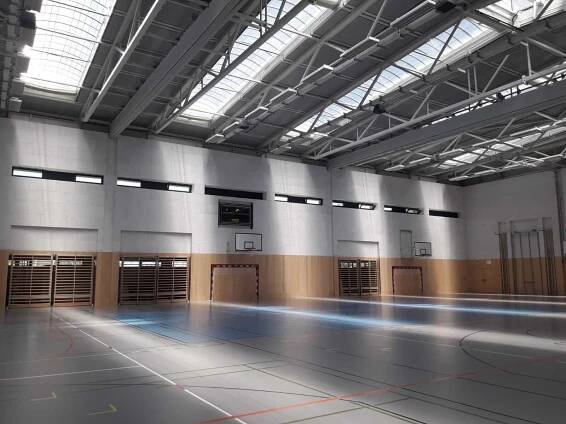 Freie automatisierte Fensterspaltlüftung | KLASSENBESTER