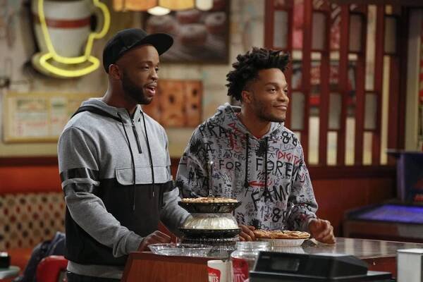 Superior Donuts - Secrets and Spies - Z filmu - Jermaine Fowler