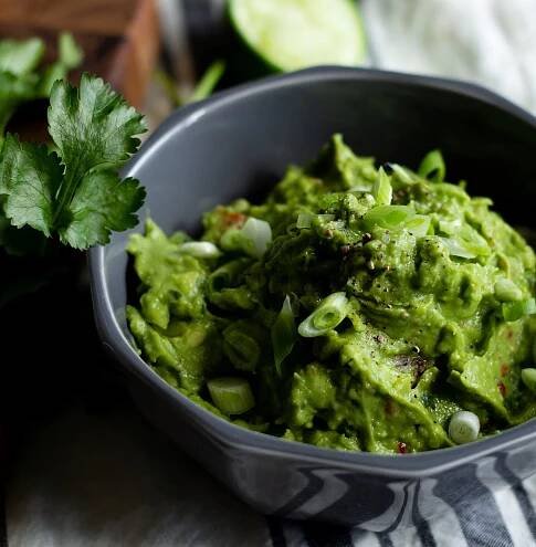 Avokádová nátierka Guacamole – jednoducho a rýchlo ‣ Akonato