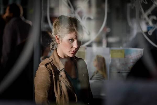 Pátý - Epizoda 6 - Z filmu - Hannah Arterton