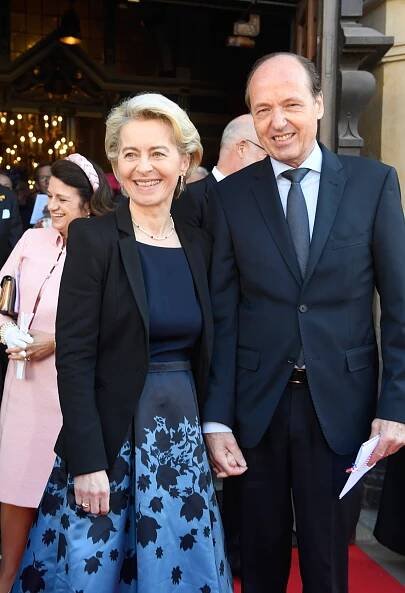 Ursula von der Leyenová s manželem Heikem von der Leyenem na svatbě prince Alexandra zu Schaumburg-Lippe, 9. října 2021. (Profimedia)