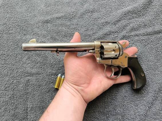 Historický revolver ráže.41Long Colt