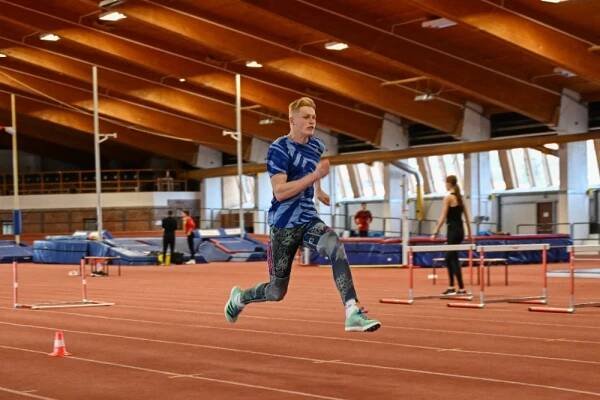Tomas Järvinen vymění v hale víceboj za čtyřstovku. Důvodem bylo natržené tříslo