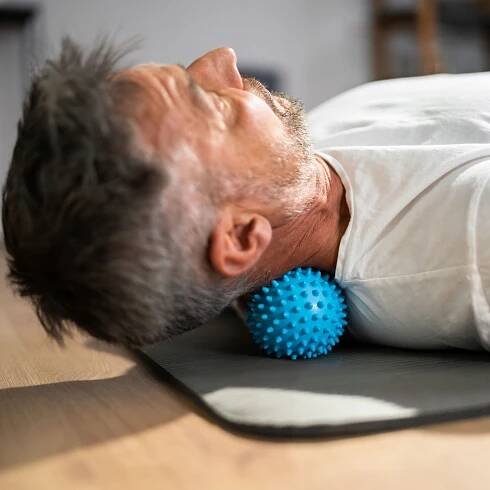Masážní míč na svaly těla, rehabilitační rolovací míček s hroty Barva modrá