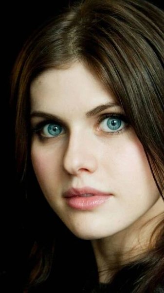 1350X2400 Alexandra Daddario Wallpaper and Background