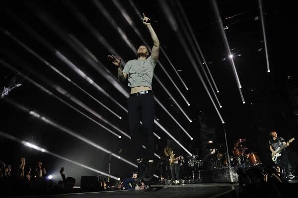 Americká kapela Imagine Dragons zahrála opět v Praze! GALERIE