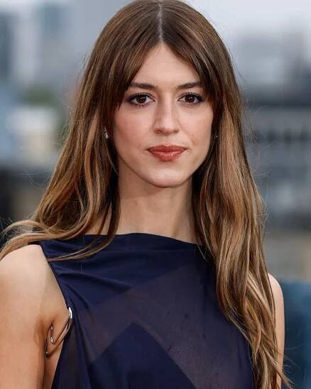 Daisy Edgar Jones Oval face shape