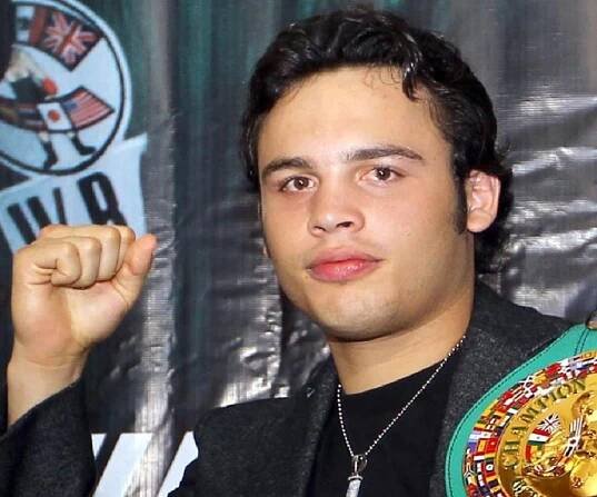 Julio Cesar Chavez Biography - Facts, Childhood, Family Life & Achievements