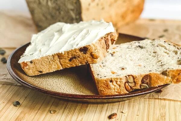 Fitness recept: Mrkvový chléb s dýňovými semínky