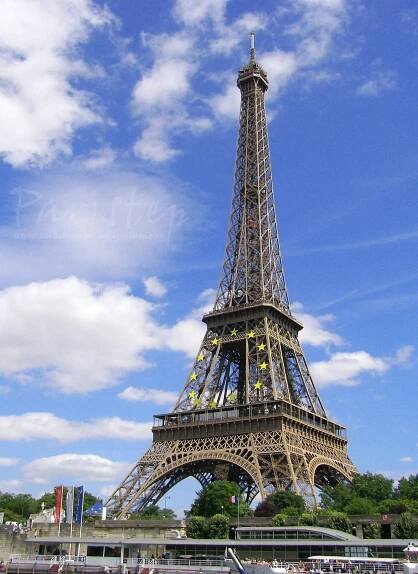 Menara Eiffel Yang Ikonik Di Paris, Prancis Wallpaper
