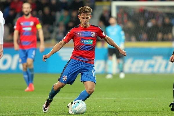 Plzeň ve šlágru podzimu porazila Spartu, Liberec děkuje Bartlovi