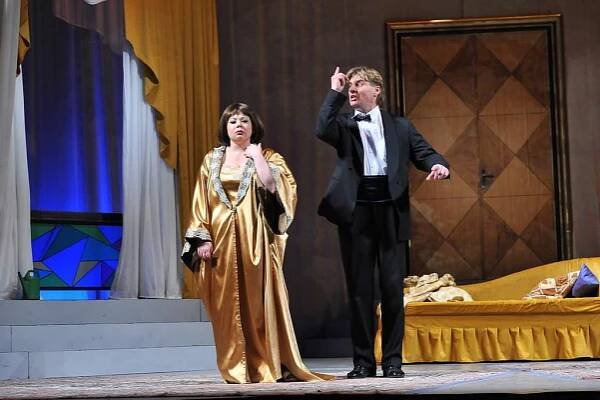 Z archivu Deníku: Hudebně náročná opereta Netopýr rozzářila Severočeské divadlo