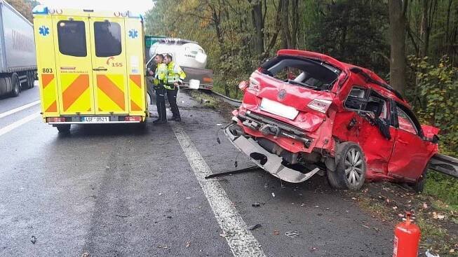 Dopravní nehoda na silnici I/3 mezi Benešovem a Mračí.