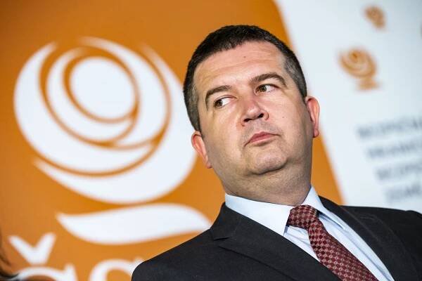 ČSSD se snaží zastavit pád na úplné dno. Dříve sebevědomý suverén jde do krajských voleb v koalicích