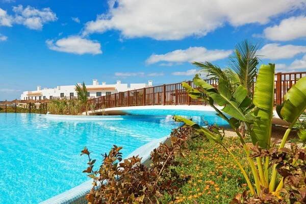 Bazén v ubytování Melia Dunas Beach Resort & Spa - All Inclusive nebo v jeho okolí