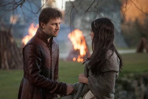 Království - Pilot - Z filmu - Torrance Coombs, Adelaide Kane