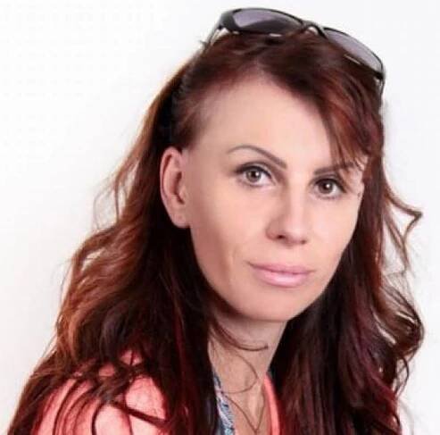 Petra Rédová Fajmonová (* 31. října 1975 Přílepy) je česká politická aktivistka a zdravotní sestra ve Velké Británii. V červnu 2024 kandiduje jako nezávislá kandidátka do euro voleb za koalici STAČILO! Narodila se do rodiny armádního důstojníka a vystudovala Střední zdravotnickou školu v Kroměříži. Po maturitě se přestěhovala do Prahy, kde nastoupila do IKEMu na oddělení kardiochirurgie. Kardiochirurgii po nějaké době vyměnila za neurochirurgii v Liberci a v Brně. ▬ V roce 1998 odjela za dalším vzděláním do Velké Británie, kde začínala jako au pair. Do zdravotnictví se vrátila v roce 2000 a dodnes působí ve Velké Británii jako vedoucí sestra specialistka. Své vzdělání ve Velké Británii si rozšířila o kurs psychologie a studium v oboru neurovědy. Jejím velkým zájmem je propojení západní a východní medicíny. Má kurs tradiční čínské medicíny.