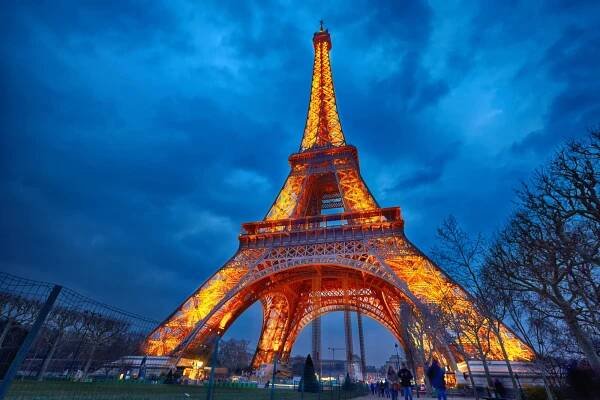 4denní zájezd do Paříže a Versailles s 1 nocí v hotelu a průvodcem
