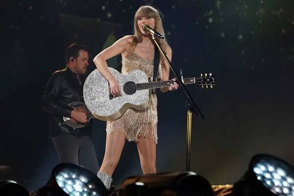Taylor Swift Appears Onstage at Tokyo Dome Ahead of Travis Kelce’s Super Bowl Appearance