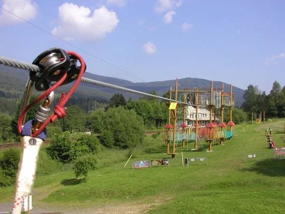 Nad Nádražím v Železné Rudě mají nejdelší lanové centrum