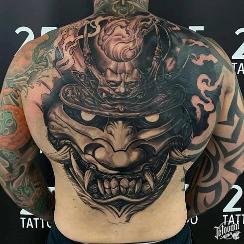 Tetování masky Hannya na záda