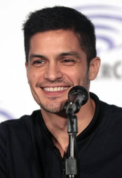 Nicholas Gonzalez – Wikipedia