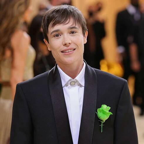 Elliot Page shares photo with actress Julia Shiplett, hinting at new romance - Good Morning America