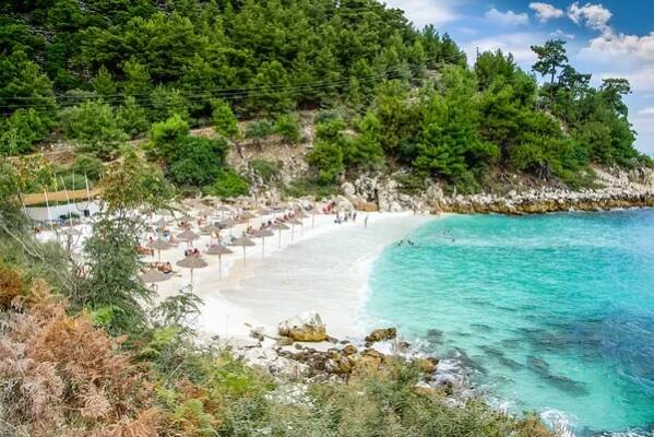 Mramorové beach (Saliara pláž), ostrovy Thassos, Řecko. — Stock obrázek