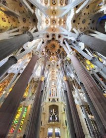 Světlo a stín v Sagrada Família