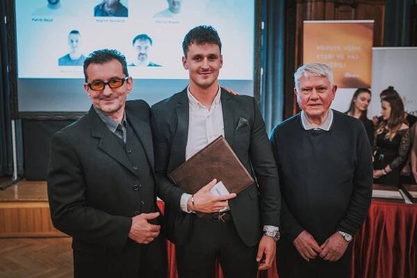 Ocenění z rukou Ondřeje Vetchého převzali dva dárci kostní dřeně