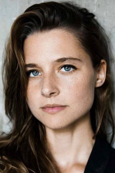 Svenja Jung isLilli