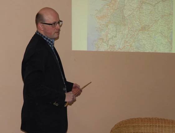 FOTO: Jan Dušek přednášel v Čáslavi o staroaramejských nápisech