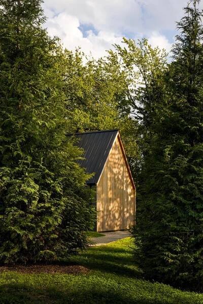 The concealed nature of the house is in response to the client's brief who wanted it to appear untraced on a map | Iannuzzi Studio | USA | STIRworld