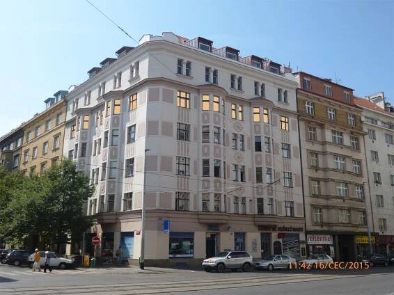 Vinohradská 112 z ulice