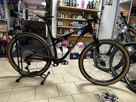 Celoodpružené kolo KTM SCARP ELITE 2024