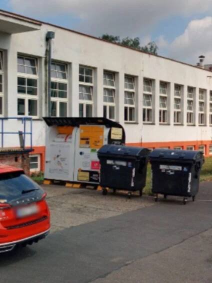 Výdejní box pro půjčovnu tepovačů Hradec Králové Labská Kotlina