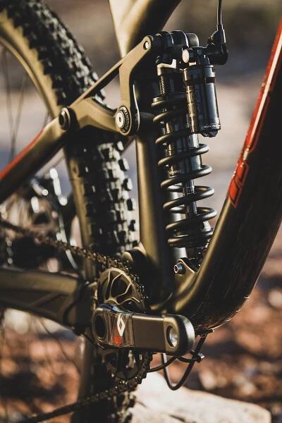 RockShox představil pružinový tlumič Super Deluxe Coil | DoleKOP.COM