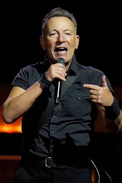 Ve třiasedmdesáti hraje tři hodiny. Springsteen zahájil turné, lístky zdražil