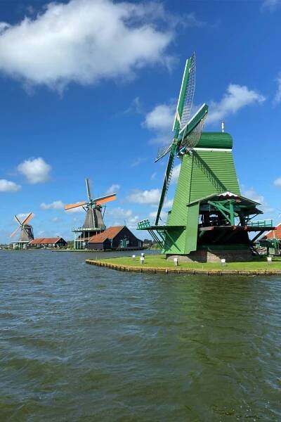 zaanse-schans-windmills-vertical