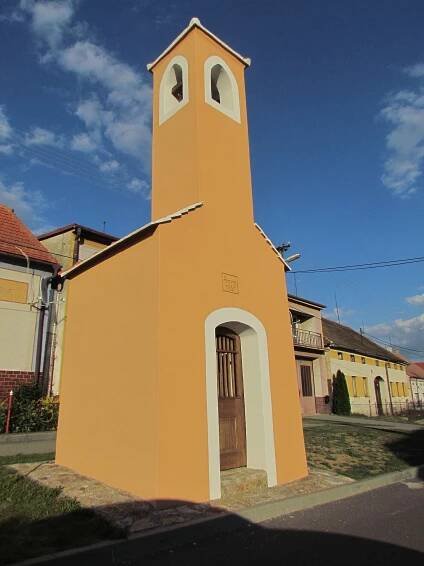 Soubor:Bell tower in Zvěrkovice, Třebíč District.JPG – Wikipedie
