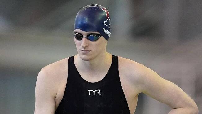 Transgender plavkyně Thomasová ovládla šampionát, soupeřky tiše protestovaly - Sport.cz