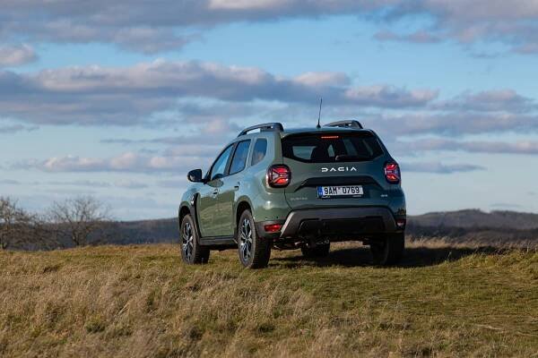 Dacia Duster vs. Jogger: Která je lepší pro rodinu, která je lepší na silnici a která do lesa