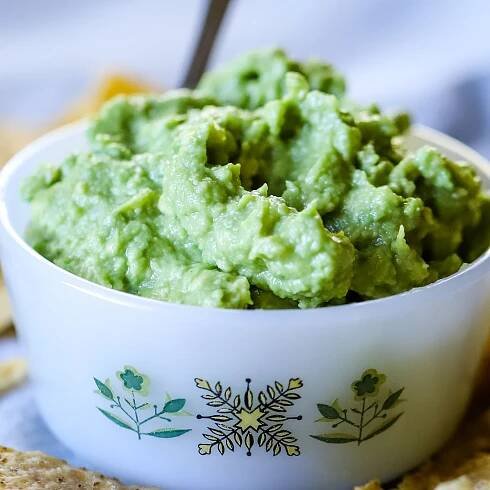 Simple Guacamole Recipe with Lemon