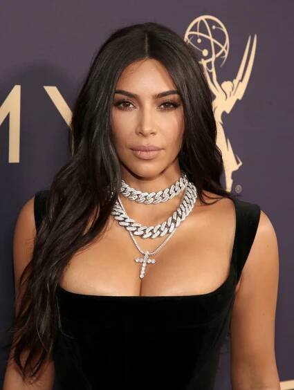 Sérum z předkožky nebo krém na hemoroidy? Tohle všechno si dávají celebrity na obličej!